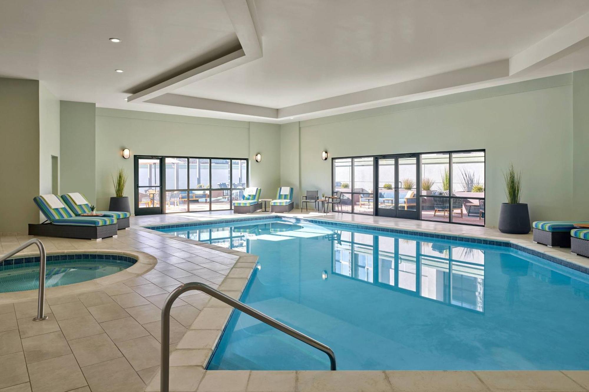 Delta Hotels By Marriott Denver Thornton Northglenn Exteriör bild